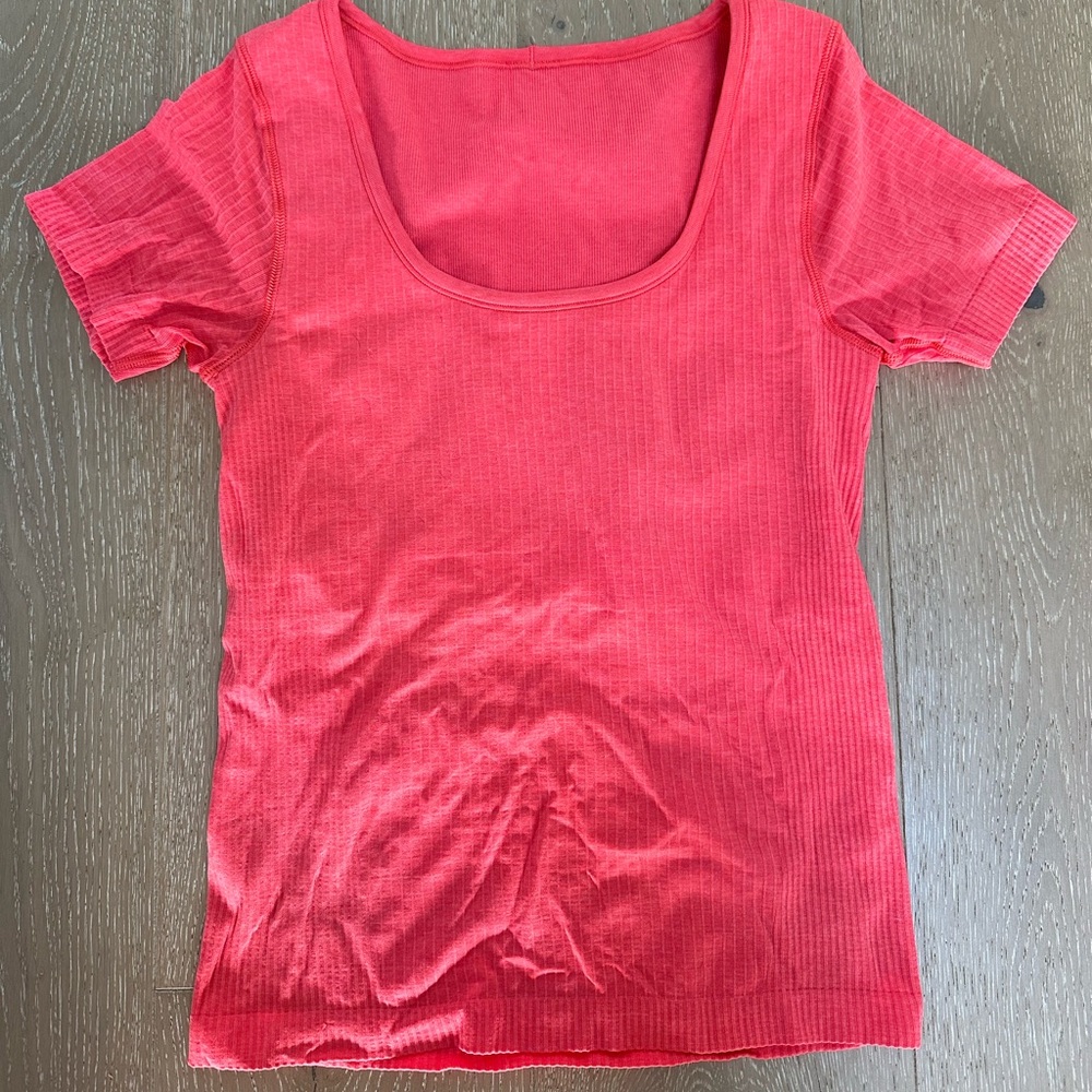 Lululemon Ebb to Street tee